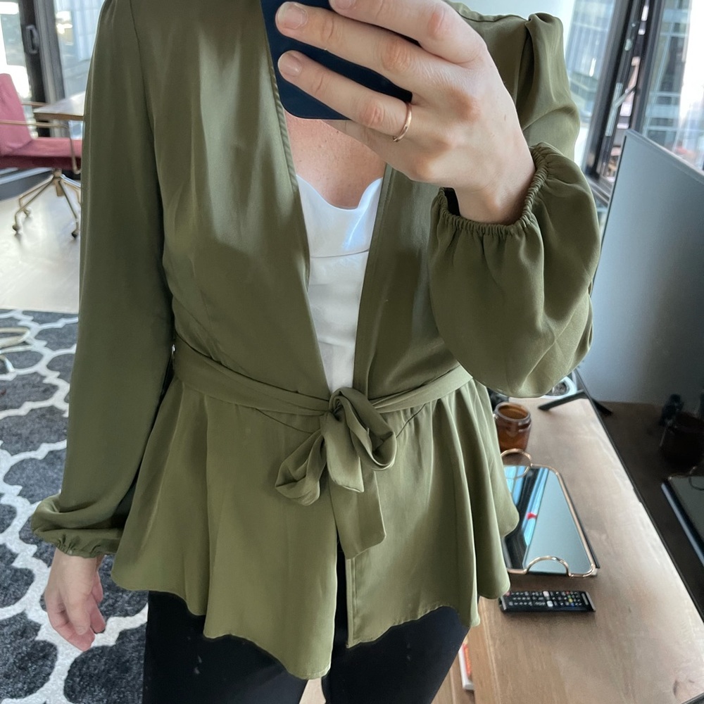 Sonder Stories Khaki Wrap Top - Size 10 - Picture 6 of 8